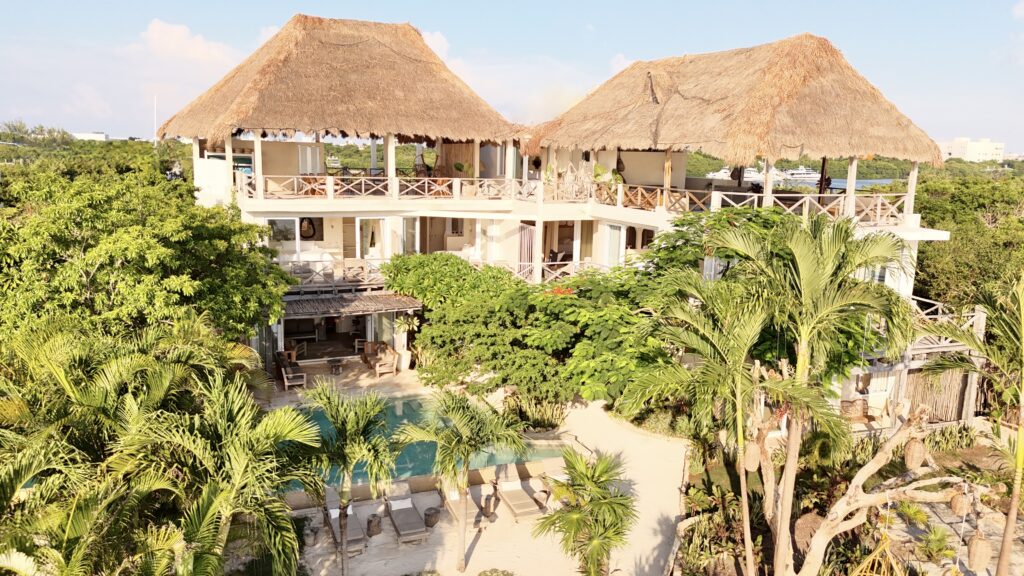 Casa Coco / Carousel