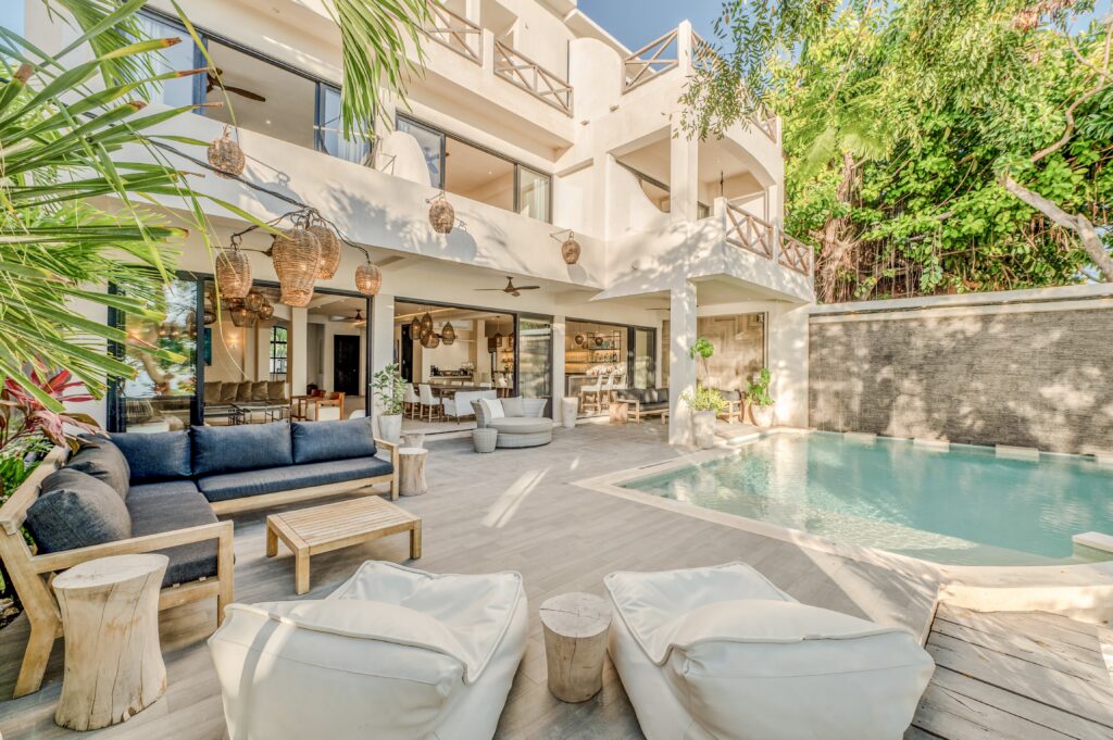 Casa Lola / Carousel