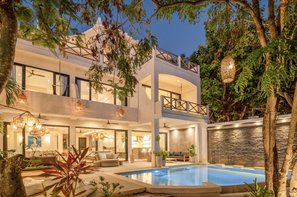 Casa Lola / Carousel