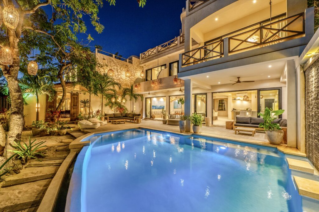 Casa Lola / Carousel