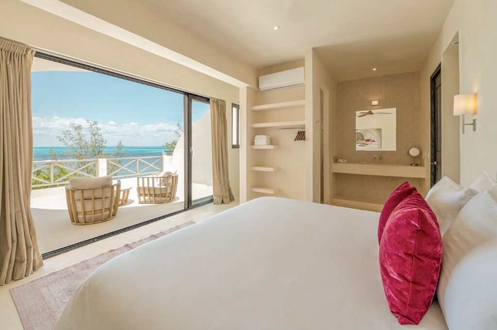 Casa Lola / Carousel
