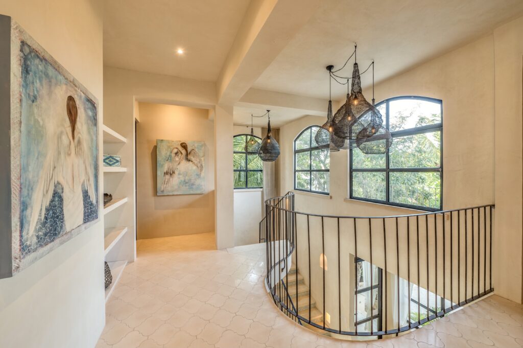 Casa Lola / Carousel
