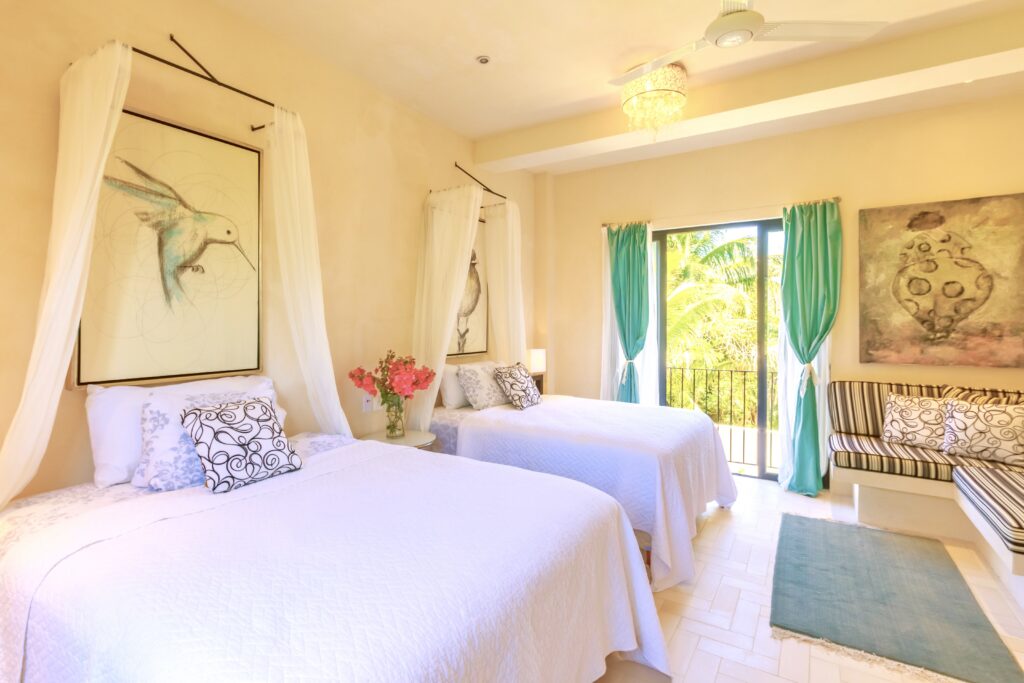 Villa Encantada / Suites